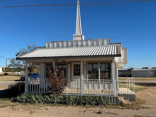 824 Austin St, Robert Lee, TX, 76945 | Card Image