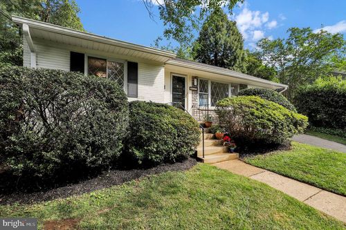 9235 E Parkhill Dr, BETHESDA, MD, 20814-3948 | Card Image