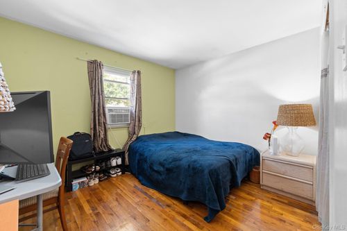 57 Benburb St, Amityville, NY, 11701-1403 | Card Image