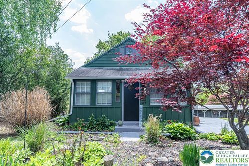 525 Royal Manor Rd, Williams Twp, PA, 18042-9717 | Card Image