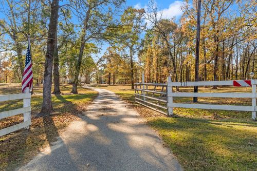 711 May Dr, Onalaska, TX, 77360-4950 | Card Image