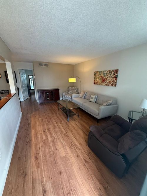 apt-105-415 Ne 2nd St, Hallandale Beach, FL, 33009-4307 | Card Image