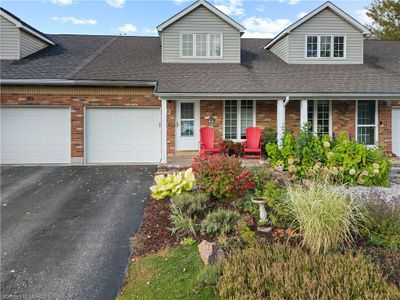 87 Fairway Dr, Townhouse with 2 bedrooms, 3 bathrooms and 3 parking in Callander ON | Image 1