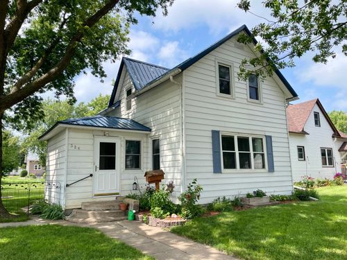 326 N Jefferson Ave, Springfield, MN, 56087-1721 | Card Image