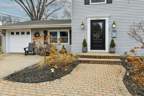 1334 S 5th St, St. Charles, IL, 60174-4027 | Card Image