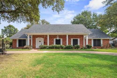 503 Calvert St, Hearne, TX, 77859-3228 | Card Image