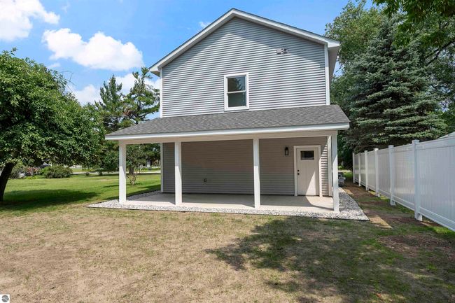202 W Carpenter St, House other with 3 bedrooms, 2 bathrooms and null parking in Charlevoix MI | Image 4