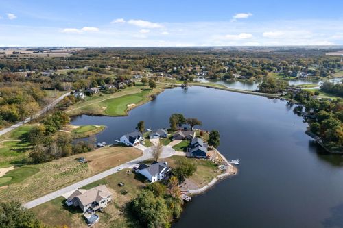 1800 Karl Lake Ct, Sherrard, IL, 61281-2100 | Card Image