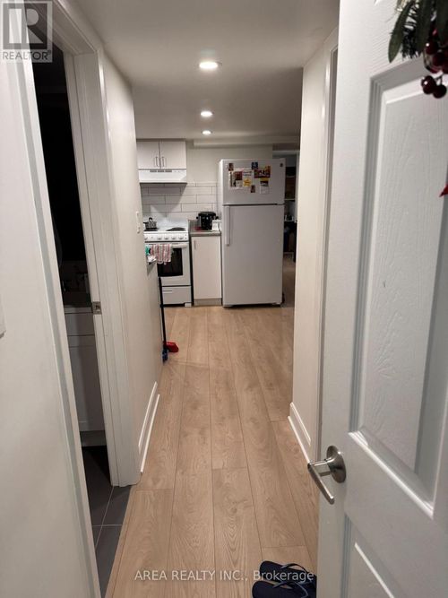 lower-39 Rosethorn Ave, Toronto, ON, M6N3K7 | Card Image