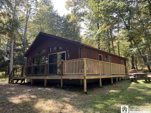 157 Deep Wood Dr, Russell, PA, 16345-6207 | Card Image