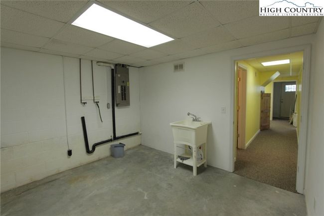 581 N Fork New River Rd, House other with 4 bedrooms, 3 bathrooms and null parking in Lansing NC | Image 40