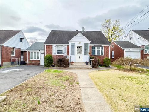 68 17th Ave, Elmwood Park, NJ, 07407-2929 | Card Image