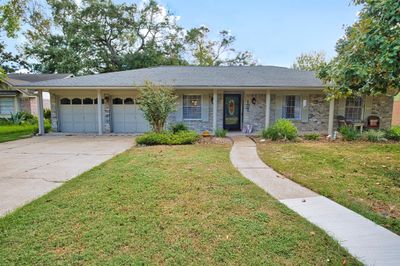 107 Pine Street, House other with 3 bedrooms, 2 bathrooms and null parking in Lake Jackson TX | Image 1