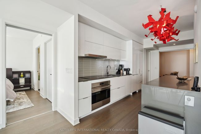 6805 - 1 Bloor St E, Condo with 3 bedrooms, 3 bathrooms and 2 parking in Toronto ON | Image 6