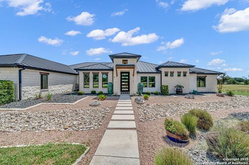 747 San Juan, Kerrville, TX, 78028 | Card Image