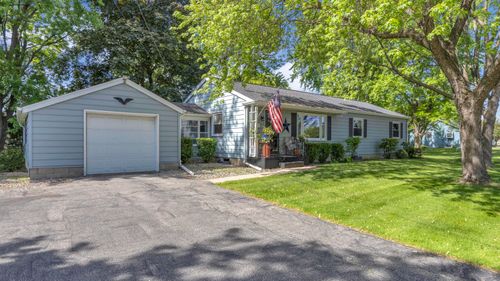 860 Forest Ave, Fond Du Lac, WI, 54935-3844 | Card Image