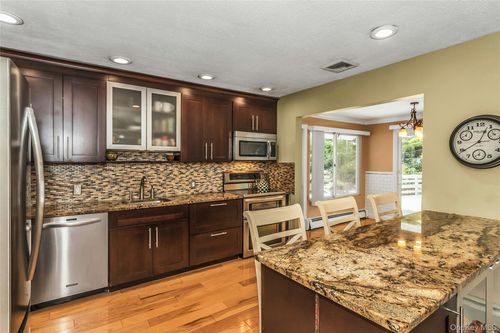 29 Elmwood Ct, Plainview, NY, 11803-3205 | Card Image
