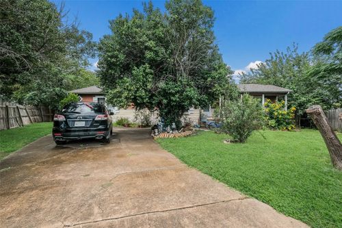 590 Gateway Cir, New Braunfels, TX, 78130-2543 | Card Image