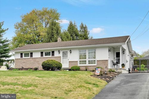 409 W Locust St, CLEONA, PA, 17042-3145 | Card Image