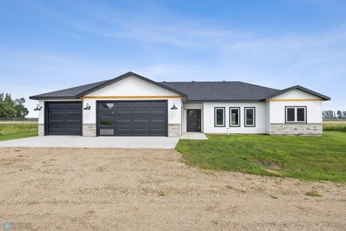 106 Pine Dr, Hankinson, ND, 58041-4466 | Card Image
