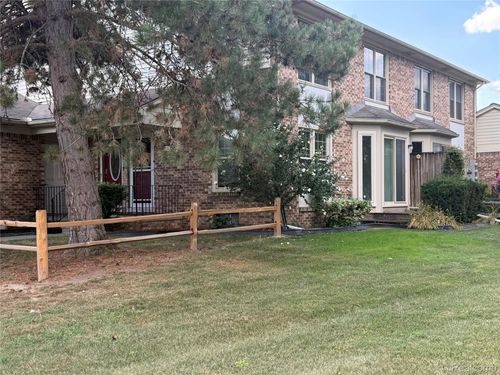 38505 Yarmouth St, Clinton Township, MI, 48038-3472 | Card Image