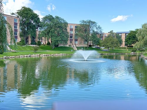 438-502 W Huntington Commons Rd, Mount Prospect, IL, 60056-5256 | Card Image