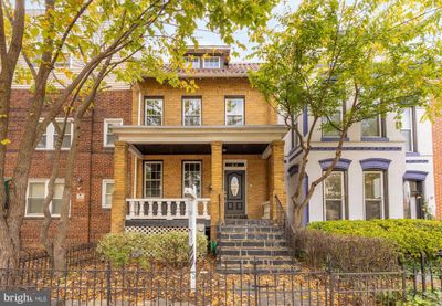 810 8 Th Street Ne, Townhouse with 3 bedrooms, 3 bathrooms and null parking in WASHINGTON DC | Image 1