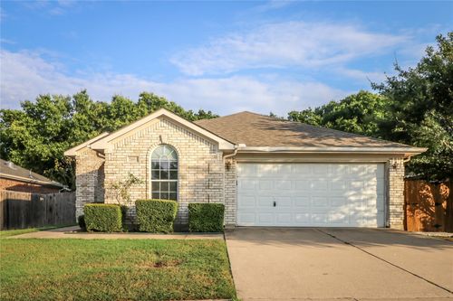 2004 Lennox Ln, Arlington, TX, 76018-0932 | Card Image