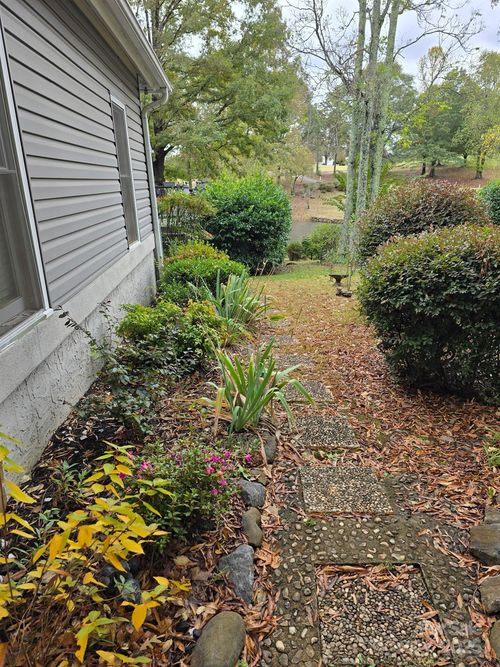 7 15th Vantage, Campobello, SC, 29322-9520 | Card Image