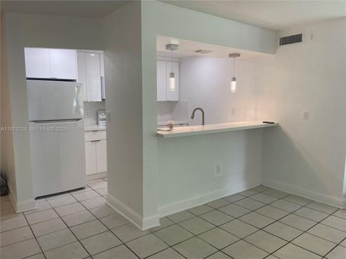 apt-a104-7165 Nw 186th St, Hialeah, FL, 33015-8342 | Card Image