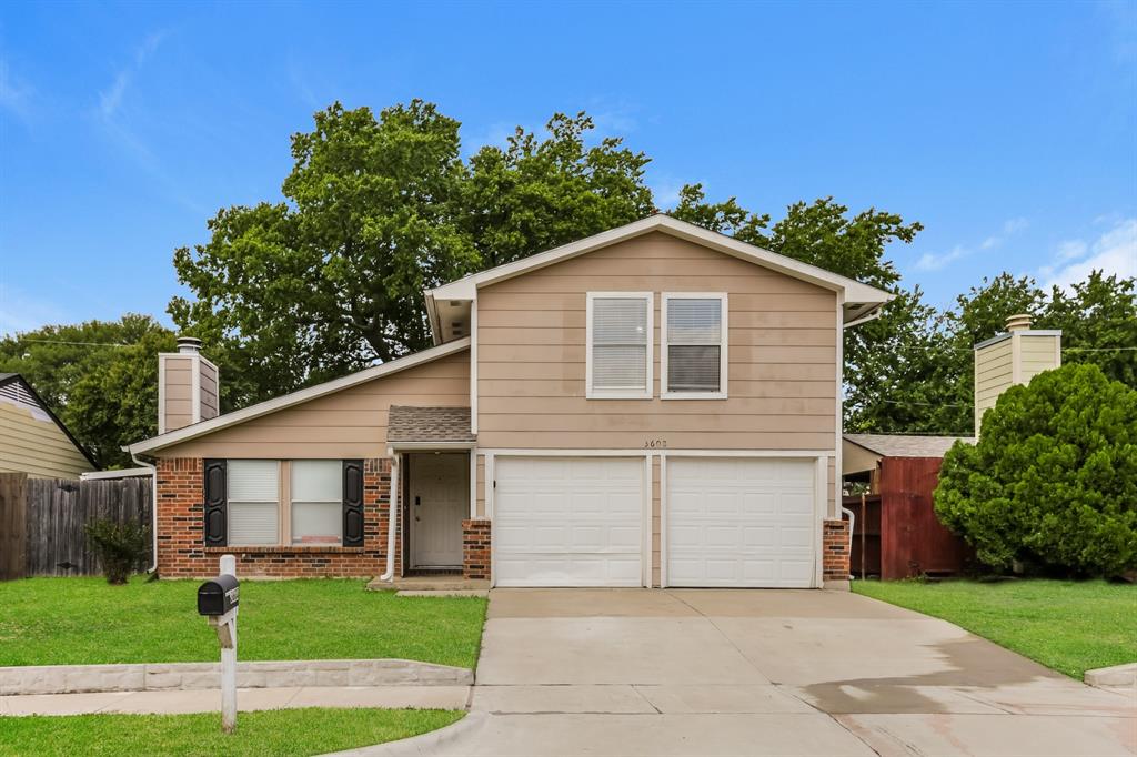 Daniel Dr, Arlington, TX 76014