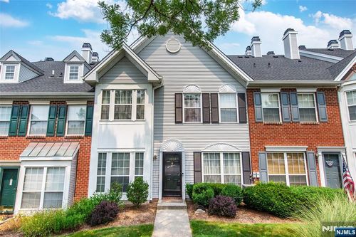 1066 Chedworth Cir, Mahwah, NJ, 07430-1301 | Card Image
