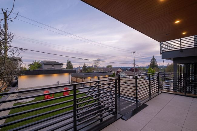 463 W 14 Th Street, House other with 5 bedrooms, 3 bathrooms and 3 parking in North Vancouver BC | Image 35