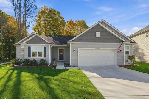 W197N16648 Ridgeway Dr, Jackson, WI, 53037-1224 | Card Image
