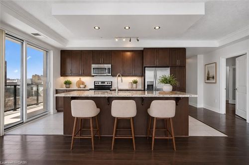 607-160 Macdonell St, Guelph, ON, N1H0A9 | Card Image