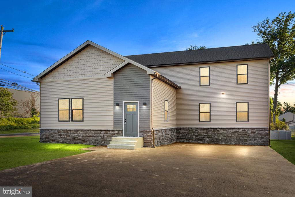 Ford Rd, Bristol, PA 19007