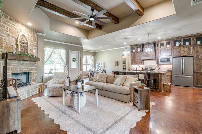 11035 Orchards Blvd, House other with 4 bedrooms, 3 bathrooms and null parking in Cleburne TX | Image 7