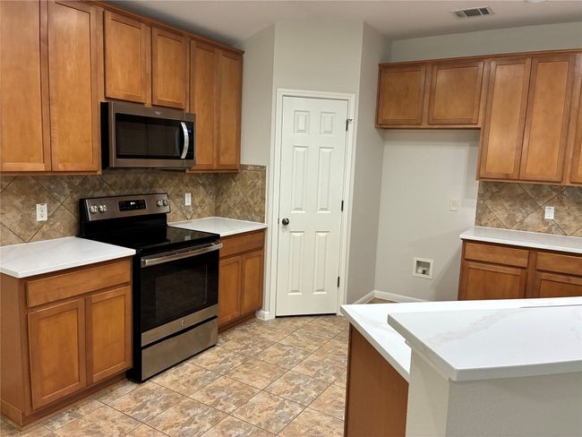 7702 Squirrel Hollow Dr, House other with 3 bedrooms, 2 bathrooms and 4 parking in Georgetown TX | Image 6