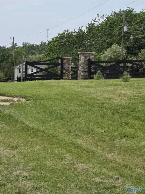 17930 Wales Dr, Harvest, AL, 35749-8122 | Card Image