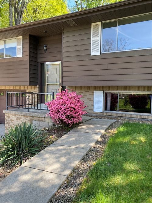 214 Maplewood Dr, Canonsburg, PA, 15317-3224 | Card Image