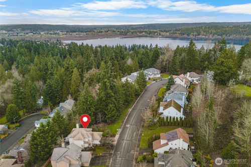 17431 Ne 28th St, Redmond, WA, 98052-6241 | Card Image