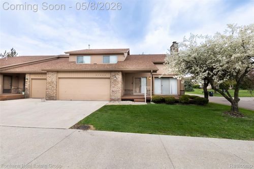 37468 Laurel Park Dr, Livonia, MI, 48152-3947 | Card Image