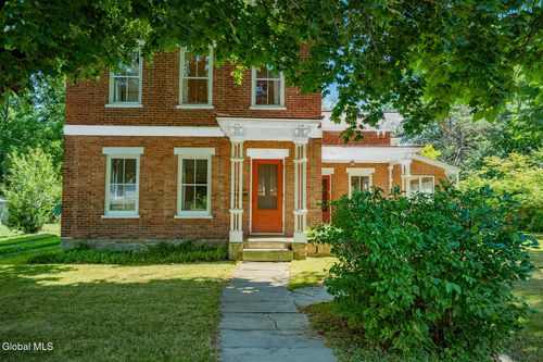 8 N Park St, Cambridge, NY, 12816-1105 | Card Image