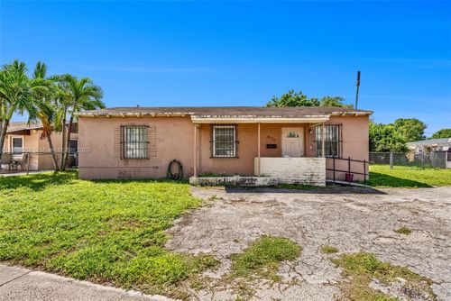 870 E 39th Pl, Hialeah, FL, 33013-2865 | Card Image