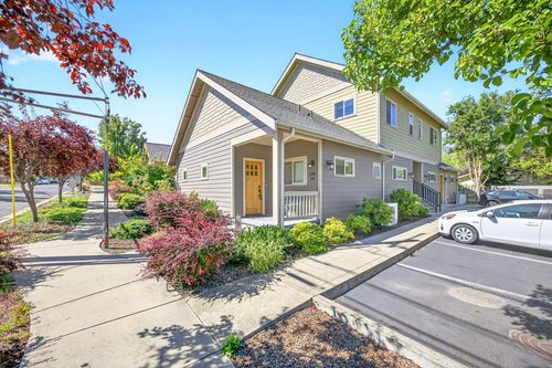 1245 Iowa St, Ashland, OR, 97520-2221 | Card Image