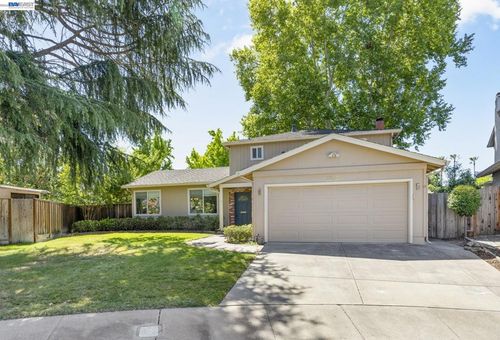 5556 Paseo Navarro, Pleasanton, CA, 94566-5834 | Card Image