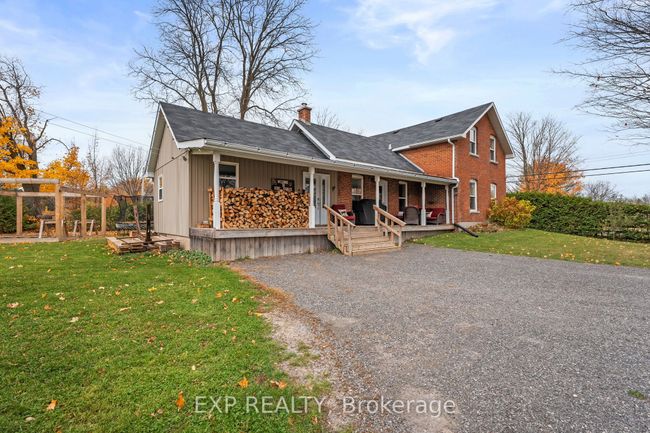 1742 Cameron St W, House other with 3 bedrooms, 2 bathrooms and 8 parking in Cannington ON | Image 9