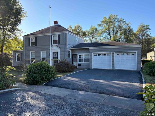 831 E 5th St, Centralia, IL, 62801-4008 | Card Image