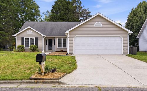 6 Hickory Knoll Ct, Greensboro, NC, 27407-5422 | Card Image