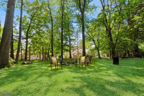 11 Shadowlawn Dr, Livingston, NJ, 07039-3215 | Card Image